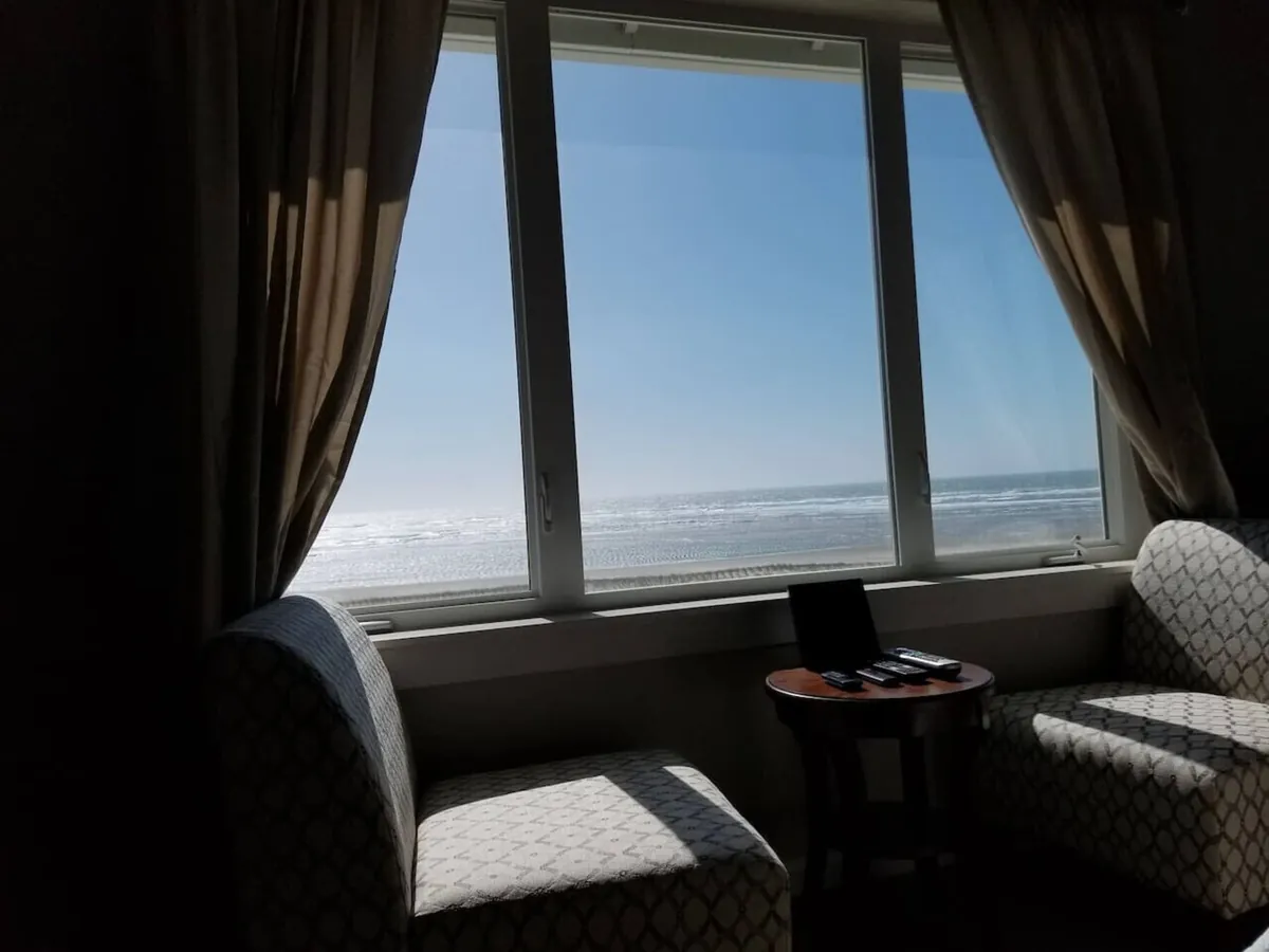 Ocean sitting room at Beach Escape